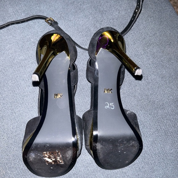 MICHEAL Micheal Kors Heels 7.5 - Picture 3 of 4